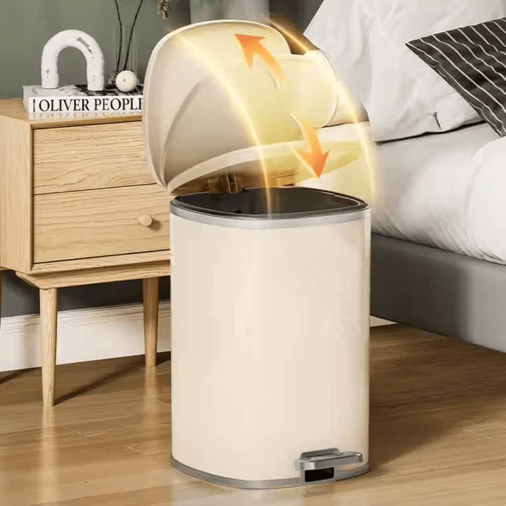 Max Capacity Covered Trash Bin