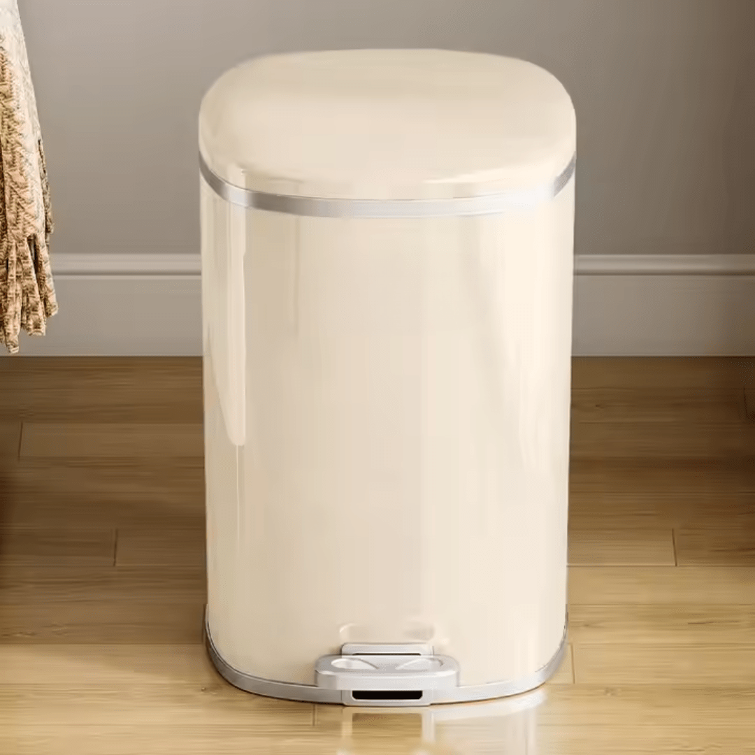 Max Capacity Covered Trash Bin