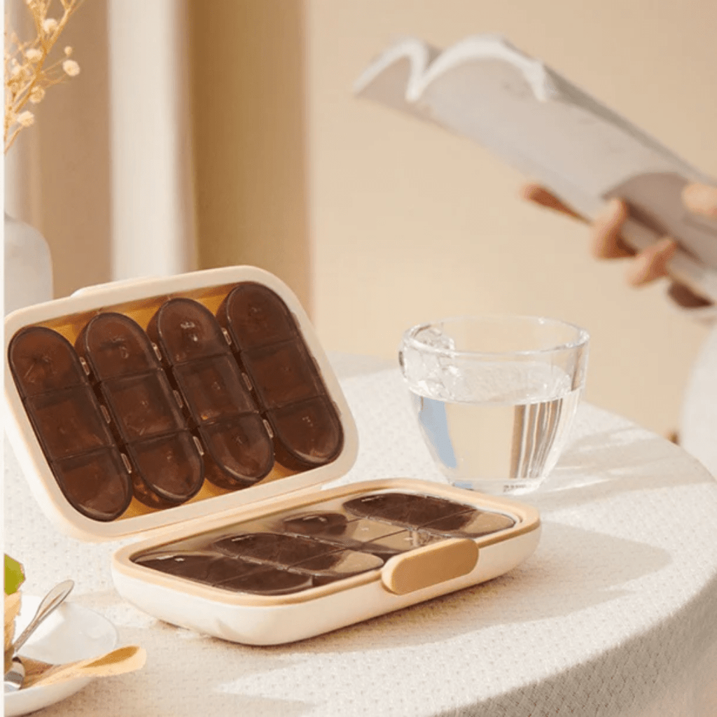 Portable 7+1 Grid Moisture-Proof Medicine Organizer