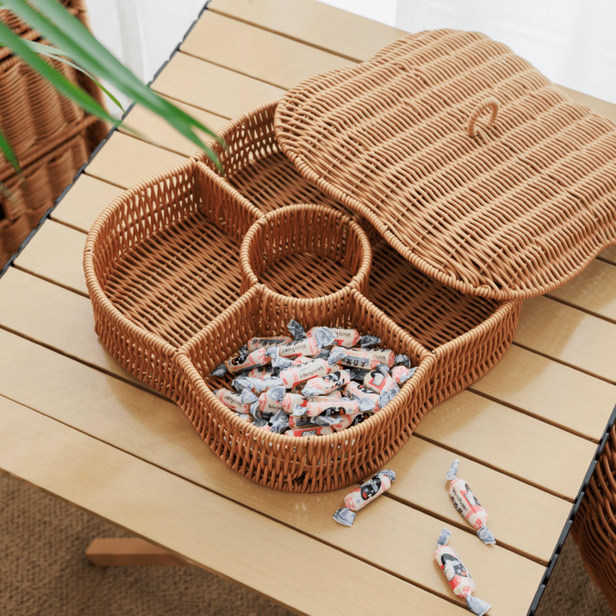 Handwoven Imitation Rattan Snack & Fruit Basket with Lid (30cm)