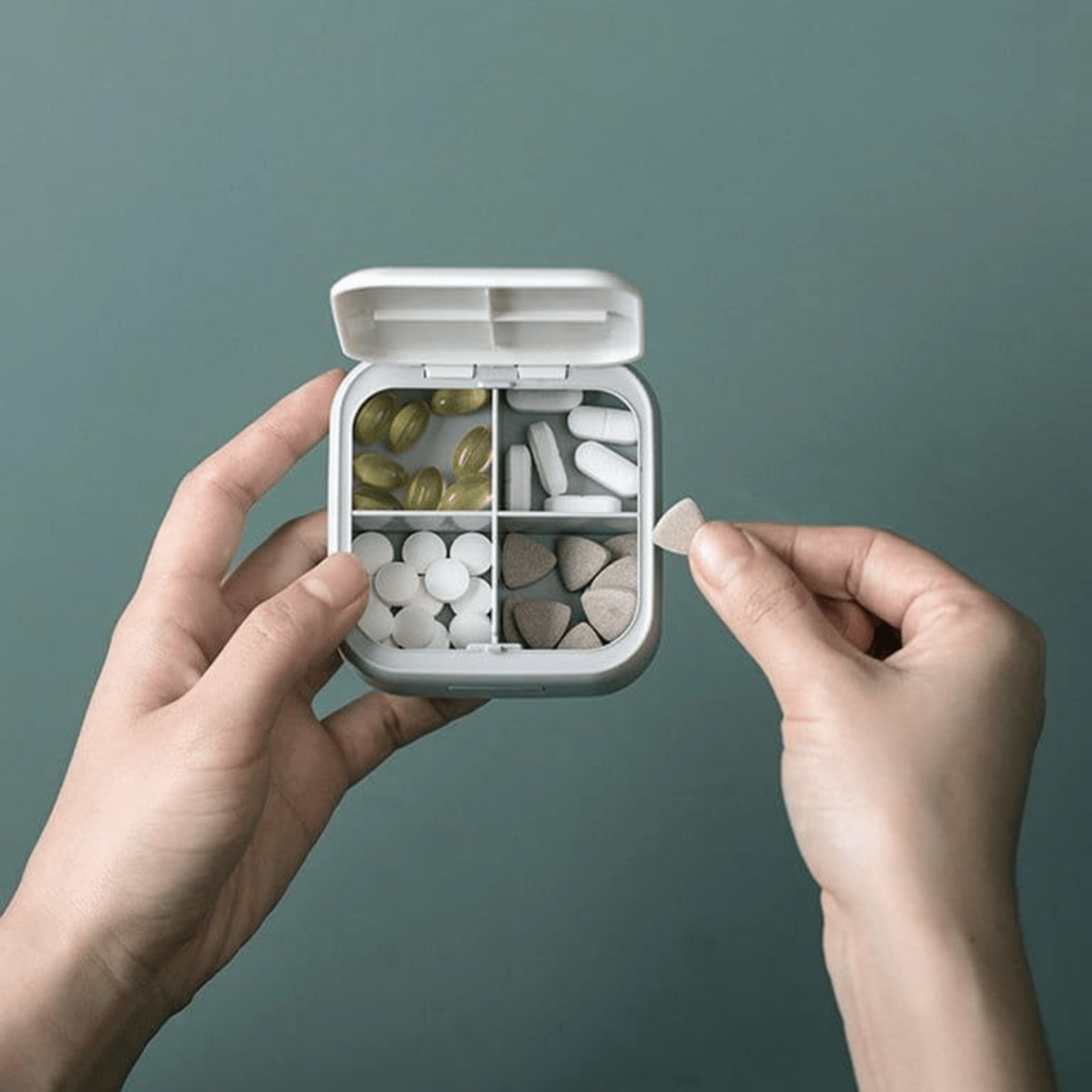 Multi-Functional Compact BPA-Free Medicine Storage Box with 4 Compartments