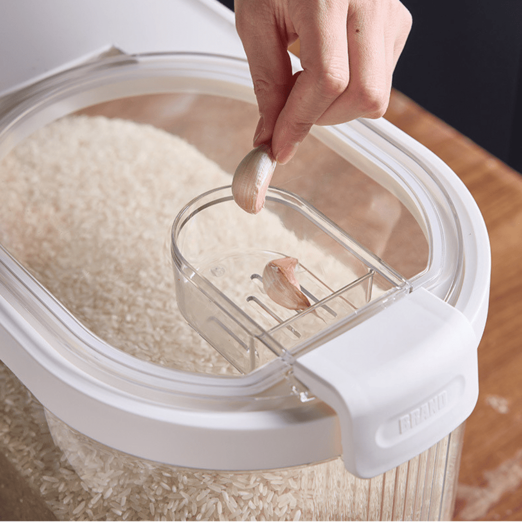 Sealed Rice Storage Container with Measuring Cup & Wheels(7Kg)