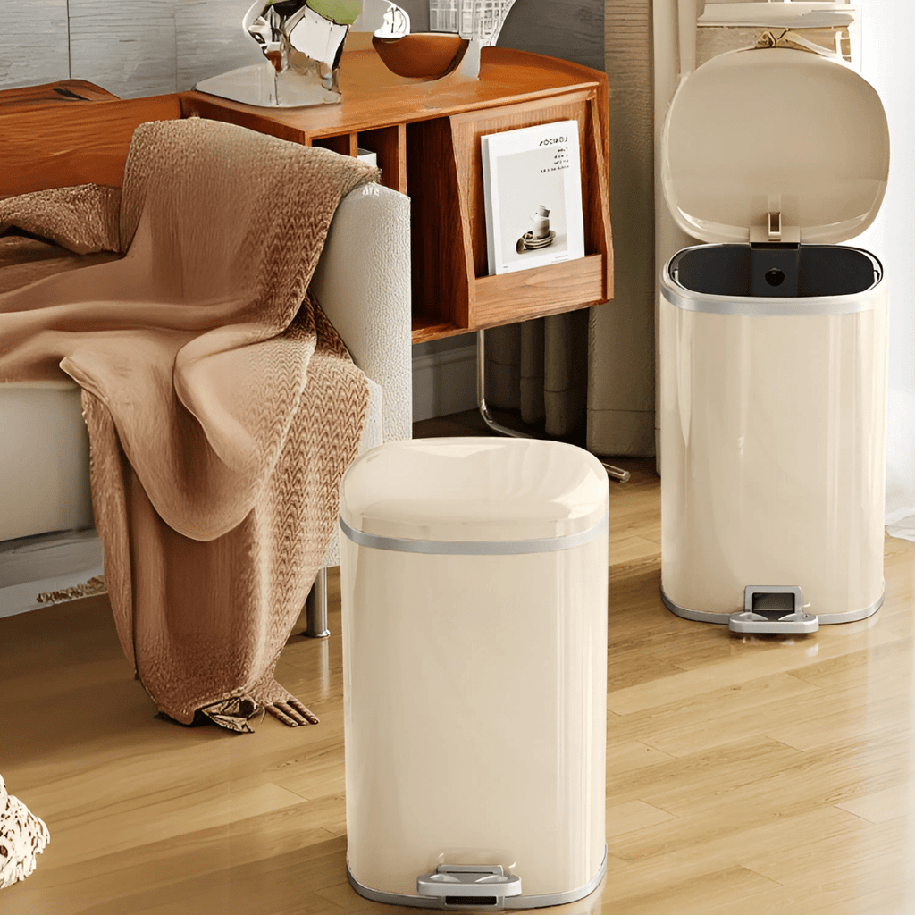 Max Capacity Covered Trash Bin